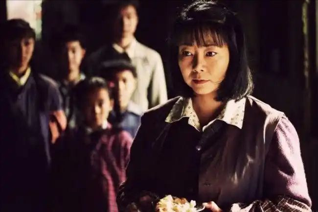饭帅气丈夫甘当“家庭主夫”把她宠成宝K8凯发集团结婚34年只生孩子不做(图2)