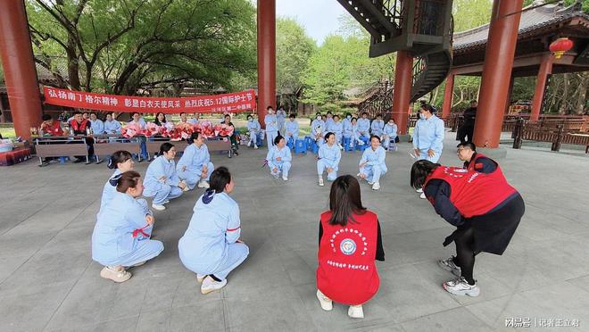 心企业致敬白衣天使凝聚社会温情凯发K8旗舰厅AG客服沈阳爱(图3)